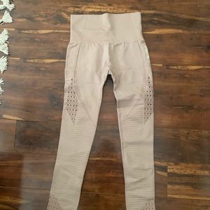 GYMSHARK TAN LEGGINGS!!